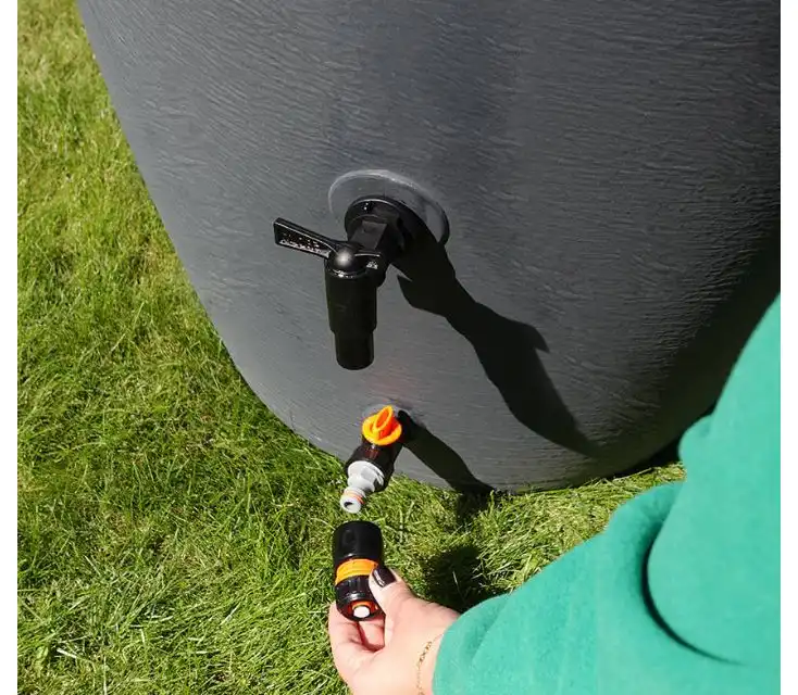 Duży ozdobny zbiornik na deszczówkę Aquacan, antracyt, 360L + kran + zestaw przyłączy